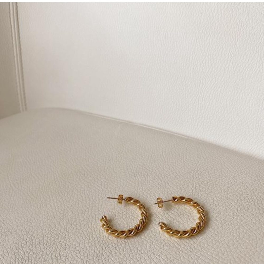14k Gold Twisted Minimalist Hoop Earrings - Picture 4 of 8